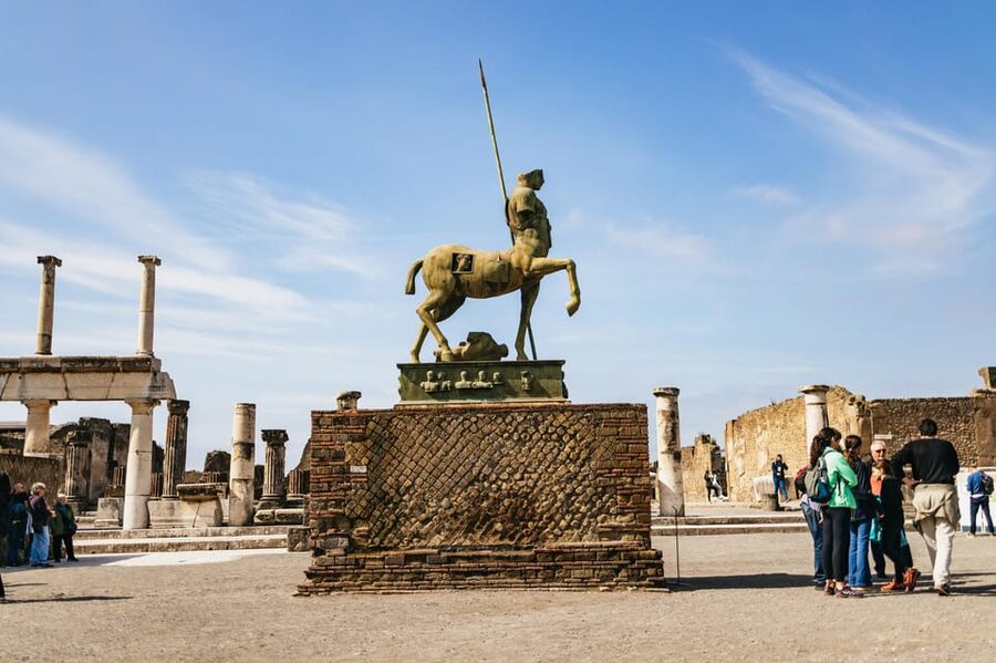 Naples: Pompeii and Mt. Vesuvius with Lunch and Wine Tasting - Lunch at the vineyard