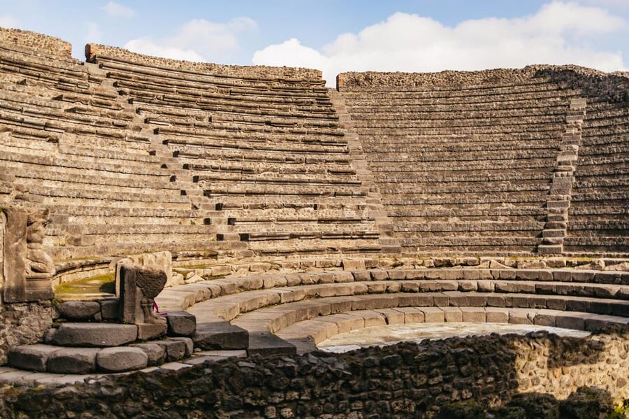 Naples: Pompeii and Mt. Vesuvius with Lunch and Wine Tasting - Hiking Mount Vesuvius