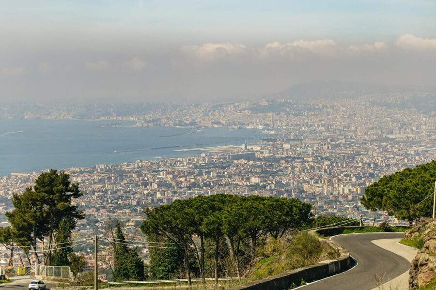 Naples: Pompeii and Mt. Vesuvius with Lunch and Wine Tasting - Guides who shape the day