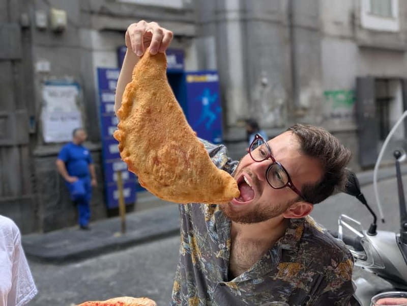 Naples: Street Art, Wine and Food Tasting Walking Tour - Wine, beer, and the rhythm of the tastings
