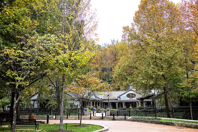 Nashville to Jack Daniel's Distillery Bus Tour + Whiskey Tastings - FAQ
