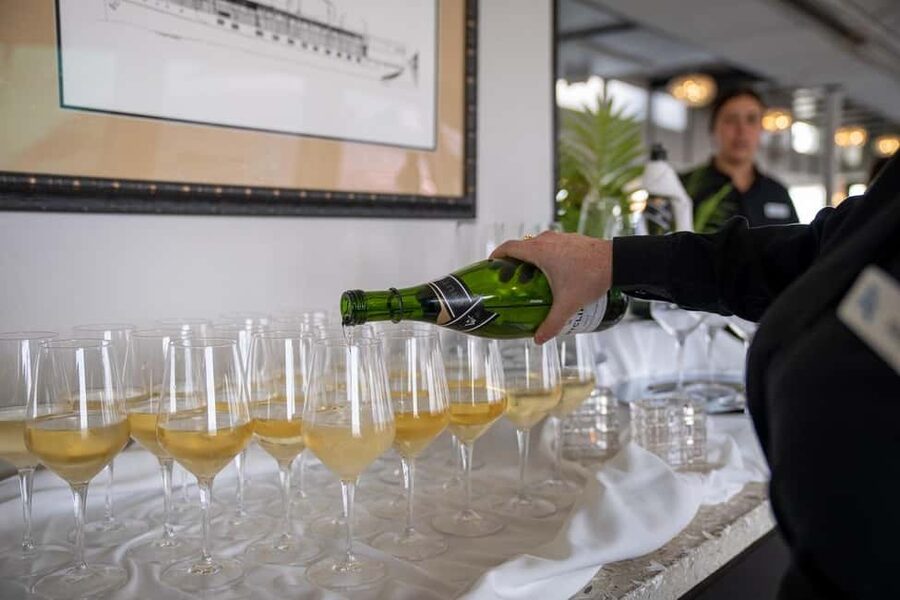 Newport Beach: City Cruises Champagne & Brunch Buffet Cruise - Starting at Mariner’s Mile Marina