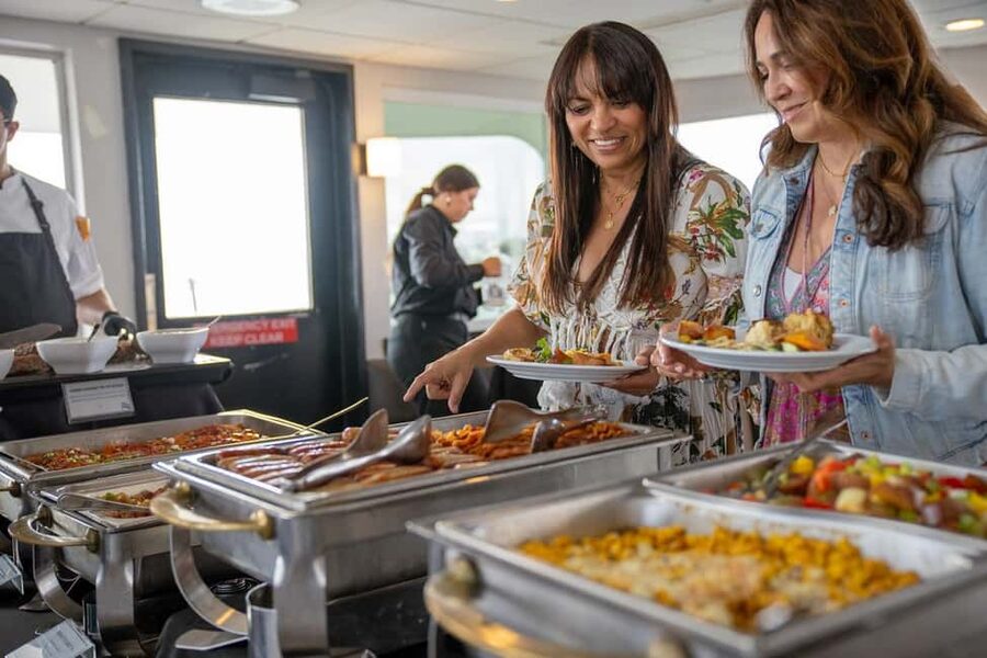 Newport Beach: City Cruises Champagne & Brunch Buffet Cruise - Assigned tables and choosing the best view