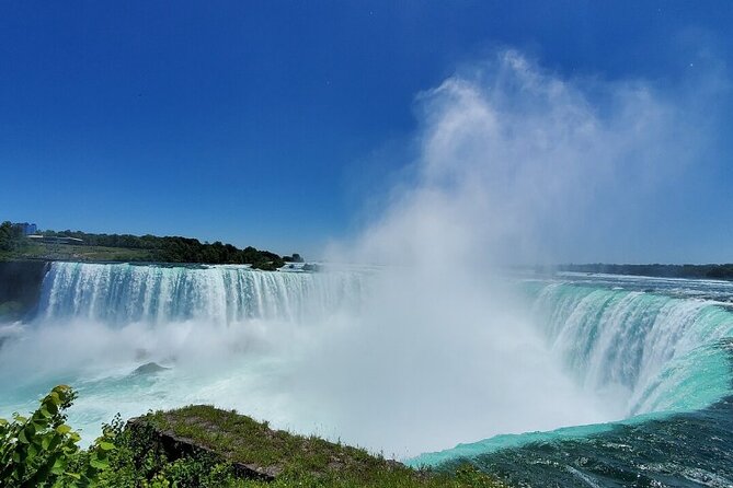 Niagara Falls Day Tour Includes Boat Cruise, Winery Stop & Lunch - The summer boat cruise into the mist