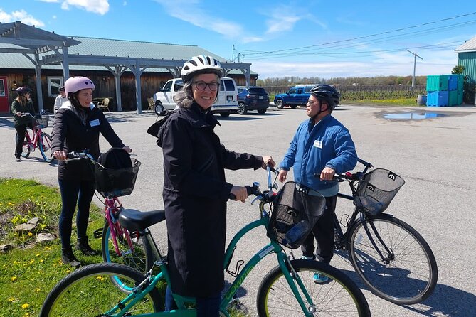 Niagara-on-the-Lake Cycle and Wine-Tasting Tour with Optional Lunch - Three winery visits, with room for local character
