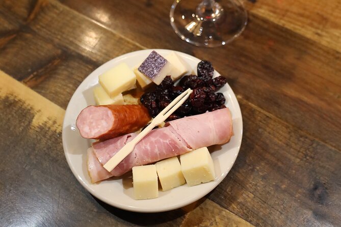 Niagara-on-the-Lake Small Group Wine Tasting Tour - Food, pacing, and what to bring