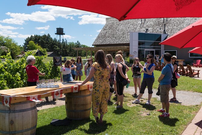 Niagara-on-the-Lake Small Group Wine Tasting Tour - Guides who add more than a ride