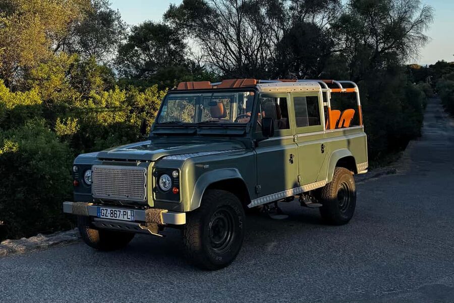 Nice: Sunset & Wine Tasting in a historic Land Rover - Riding out from Port Lympia in a classic Defender