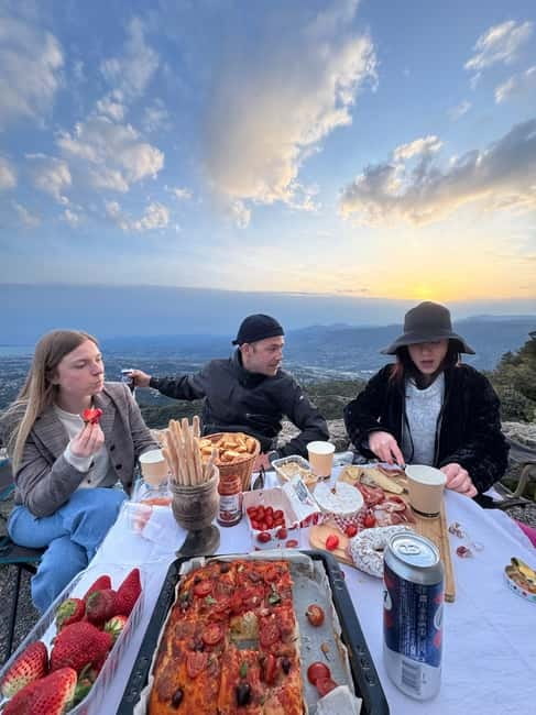 Nice: Sunset & Wine Tasting in a historic Land Rover - Why the two-hour timing works