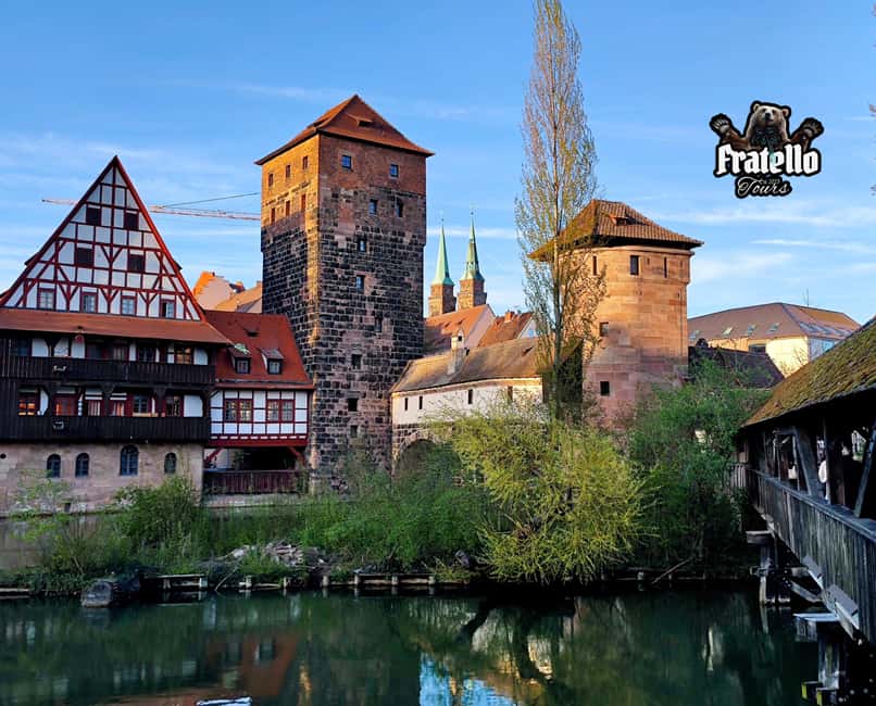 Nuremberg: Castle and Old Town Tour - incl. Tickets and red beer tasting - Schöner Brunnen, Hauptmarkt, and the Church of Our Lady
