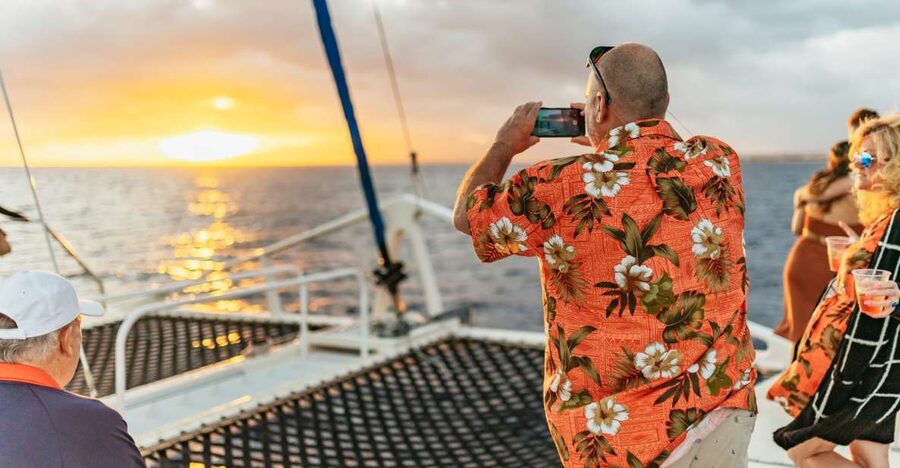 Oahu: Waikiki Sunset Catamaran Cocktail Cruise - Key points at a glance
