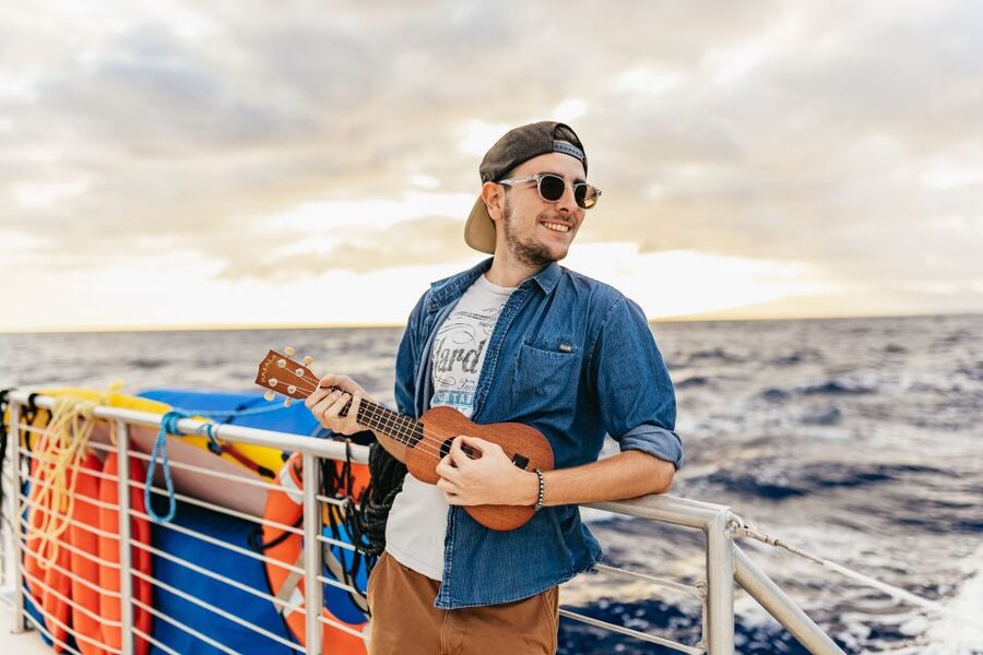 Oahu: Waikiki Sunset Catamaran Cocktail Cruise - Choosing between shade, open air, and the best photos