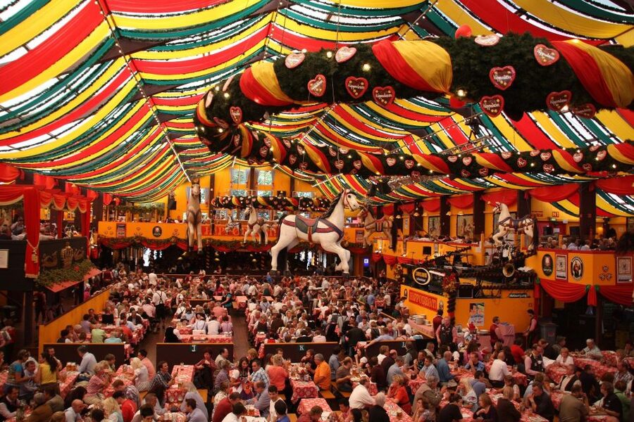 Oktoberfest Munich: Lunch/Dinner table reserv. big beer tent - What the meal and beer package includes