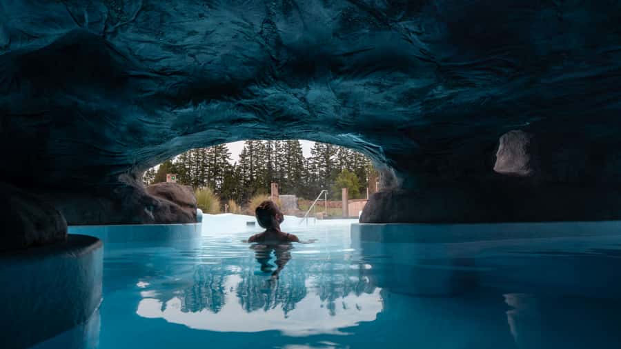 Ōpuke Thermal Pools: Adults-Only Entry with Swim Up Bar - The swim-up bar makes the visit feel special