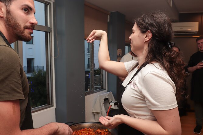 Paella Workshop with Bottomless Sangria in Central Madrid - The group size, pace, and social side