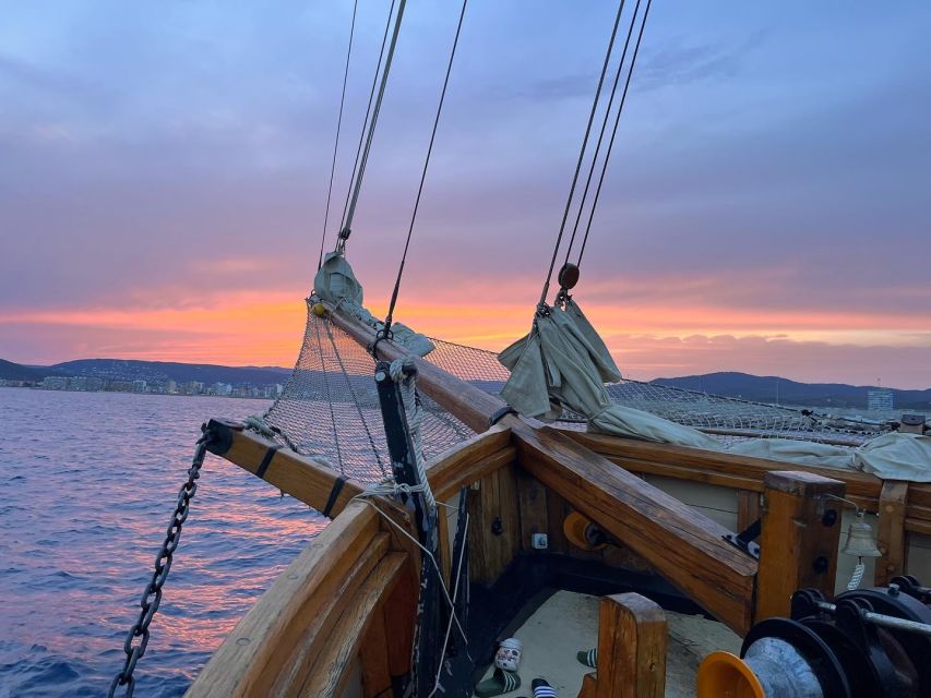 Palamós: Sunset Boat Tour with Glass of Cava - Sunset views and the reality of the schedule