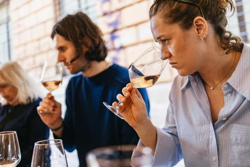 Palermo: Wine Tasting with Snacks at Bottega Monteleone - A Palermo wine evening with five different stops