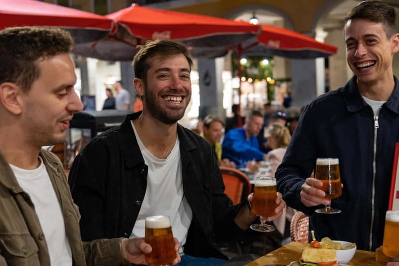 Palma de Mallorca: Gourmet Tapas and Wine Tour - Walking through Plaça Major and Plaça de Weyler