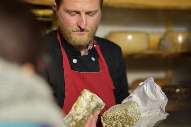 Paris Art of Pairing Cheese and Wine Tasting in a Cheese Cellar - The seven-cheese tasting