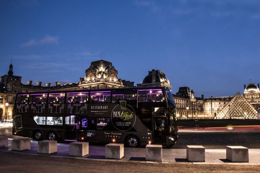 Paris: Bus Toqué Tour with 5-Course Dinner and Champagne - Paris sightseeing with a table already set