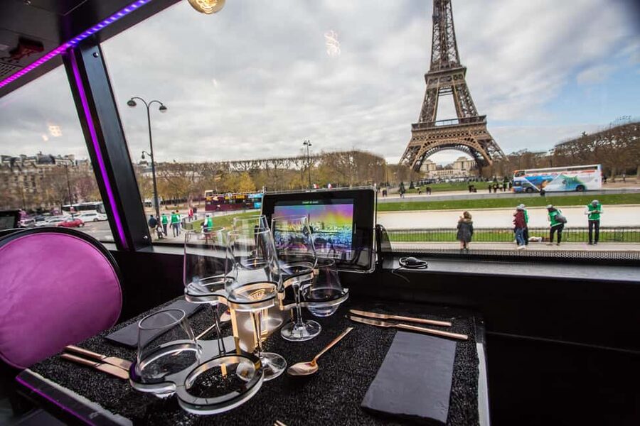 Paris: Bus Toqué Tour with 5-Course Dinner and Champagne - What happens during the two-hour route