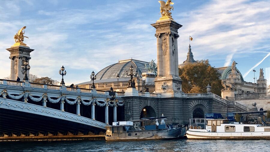 Paris: Champagne Tasting Cruise Departure from Eiffel Tower - Should you book the Champagne tasting cruise?