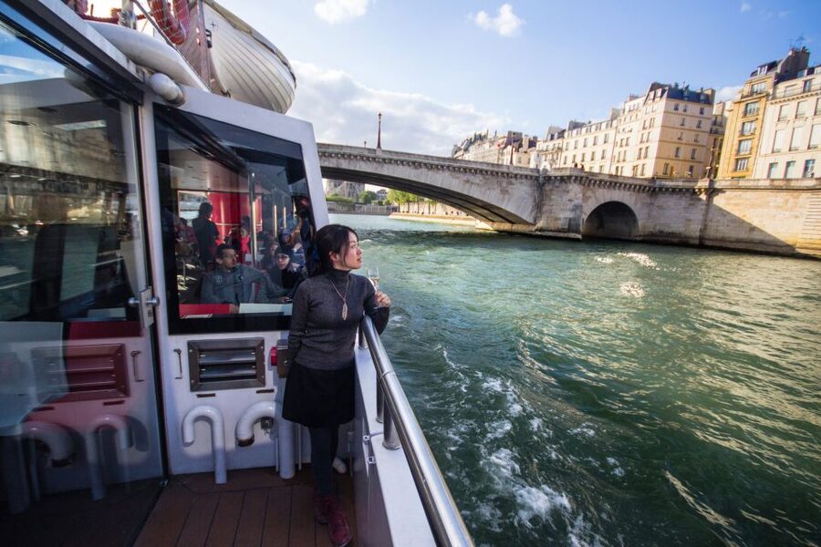 Paris: Champagne Tasting Cruise Departure from Eiffel Tower - Choosing the best departure time