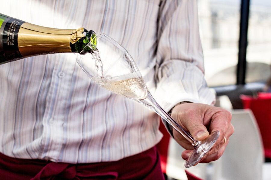 Paris: Champagne Tasting Cruise Departure from Eiffel Tower - Small details that make the hour work better