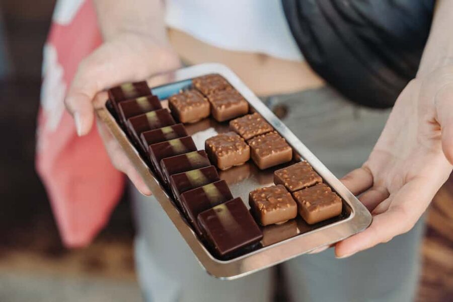 Paris: Food and Wine Tasting Walking Tour in Le Marais - Chocolate and macarons from a master confectioner