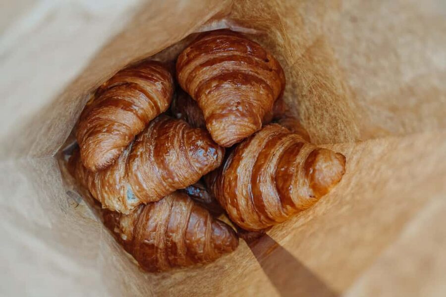 Paris: Food and Wine Tasting Walking Tour in Le Marais - Jewish Paris at Sacha Finkelsztajn