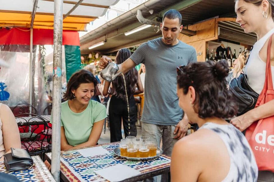 Paris: Food and Wine Tasting Walking Tour in Le Marais - Bistro lunch at Les Philosophes