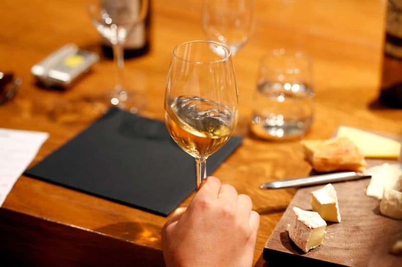 Paris: French Wine Tasting Class with Sommelier - Champagne first, then the language of tasting