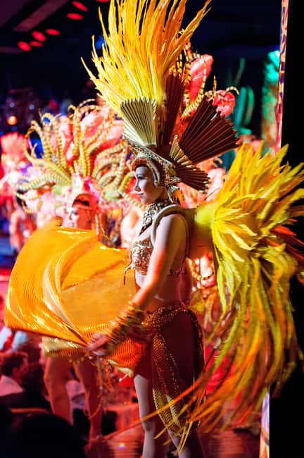 Paris: Moulin Rouge Dinner Show, Champagne, and Transport - Who will enjoy this evening most?