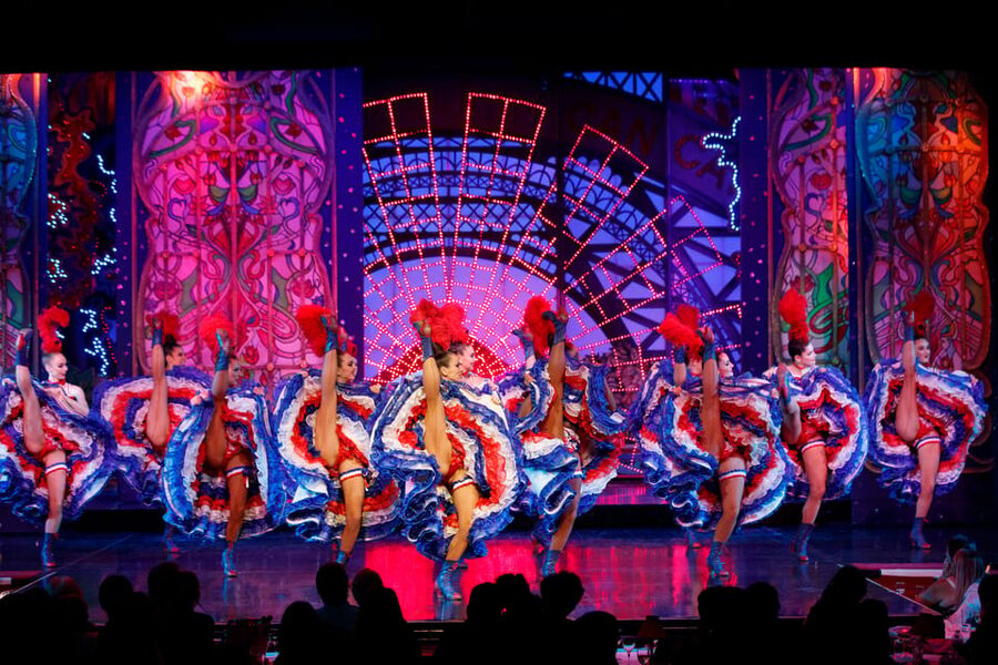 Paris: Moulin Rouge Dinner Show, Champagne, and Transport - Meeting at 82 Boulevard de Clichy