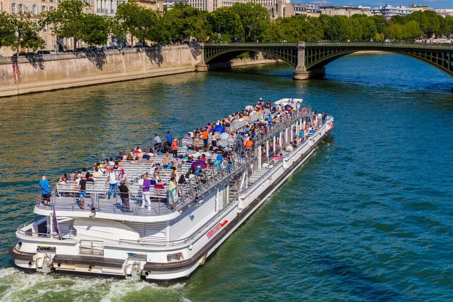 Paris : Scenic Cruise on the Seine River with Champagne - Starting at Port de la Conférence near Pont de l’Alma