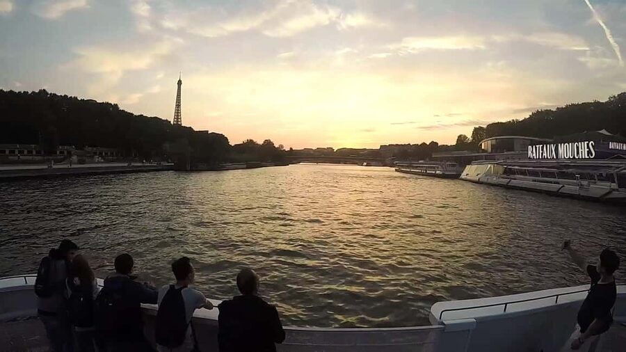Paris : Scenic Cruise on the Seine River with Champagne - Musée d’Orsay from the opposite bank