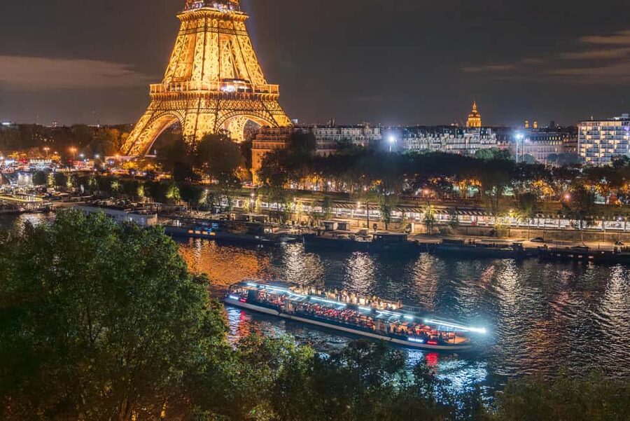 Paris : Scenic Cruise on the Seine River with Champagne - Pont des Arts and the pleasure of the bridges