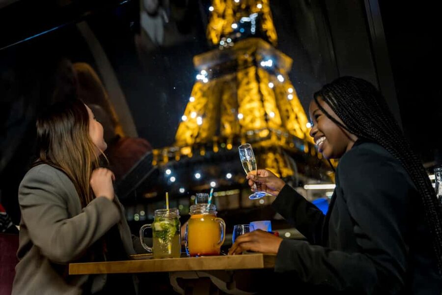 Paris: Seine River Champagne Dinner Cruise with Live Music - Port de Solférino to Pont des Arts