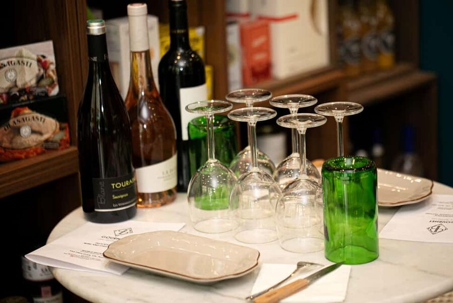 Paris: Tasting of 3 Wine and 3 Cheese - Three cheeses, fresh baguette, and the logic of pairing