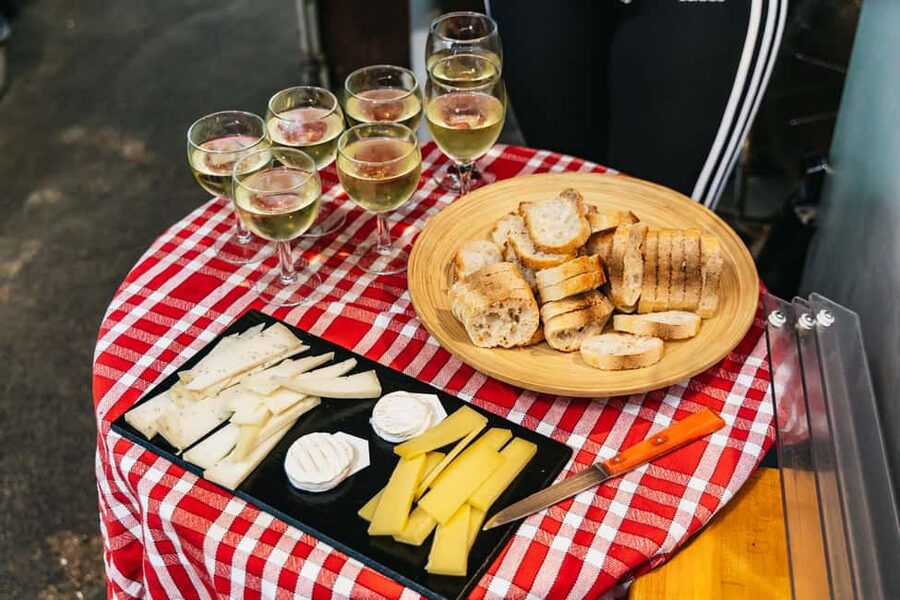 Paris: Walking Food Tour with Cheese, Wine and Delicacies - The restaurant stop adds a useful change of pace