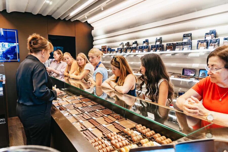 Paris: Walking Food Tour with Cheese, Wine and Delicacies - Your guide can make the route feel personal
