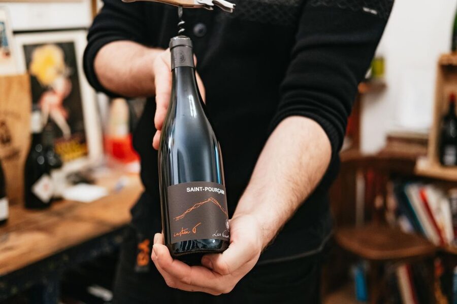 Paris: Wine Tasting Experience with 6 Wines and Cheese Board - What the two-hour schedule feels like