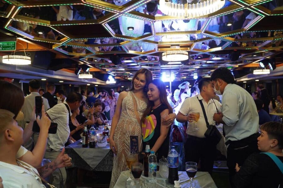 Pattaya: All Star Dinner Cruise, Cabaret Show & Beer Buffet - The 6:00 p.m. meeting at Bali Hai Pier