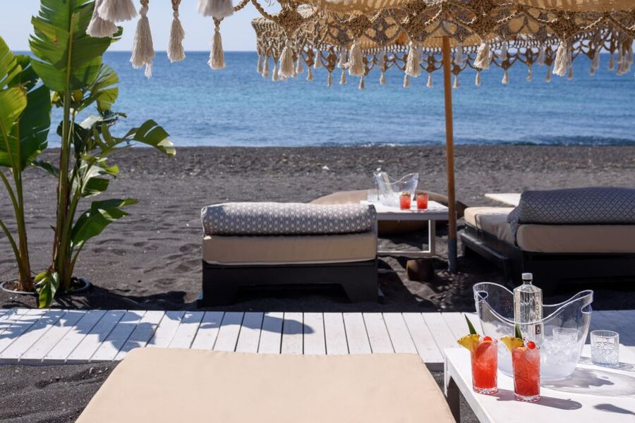 Perivolos Beach: Sun-Bed Experience FortyOne Bar Restaurant - Service at the Beach