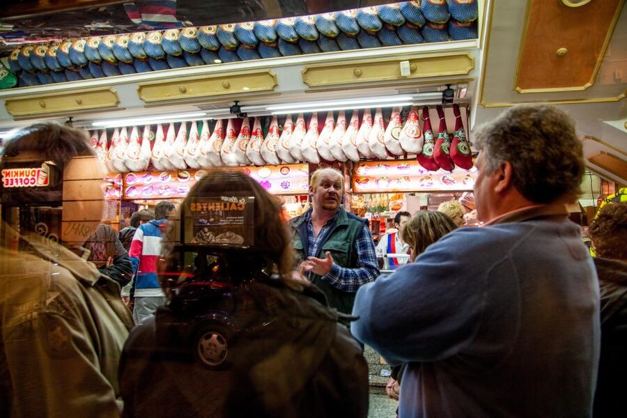 Personalised Traditional Madrid Night Tapas and Drinks Tour - Plaza de las Cortes and the final bar