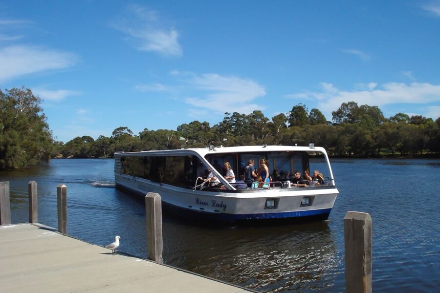 Perth: Full Day Swan Valley Cruise & Wine Tasting With Lunch - Beer and snacks at the brewery