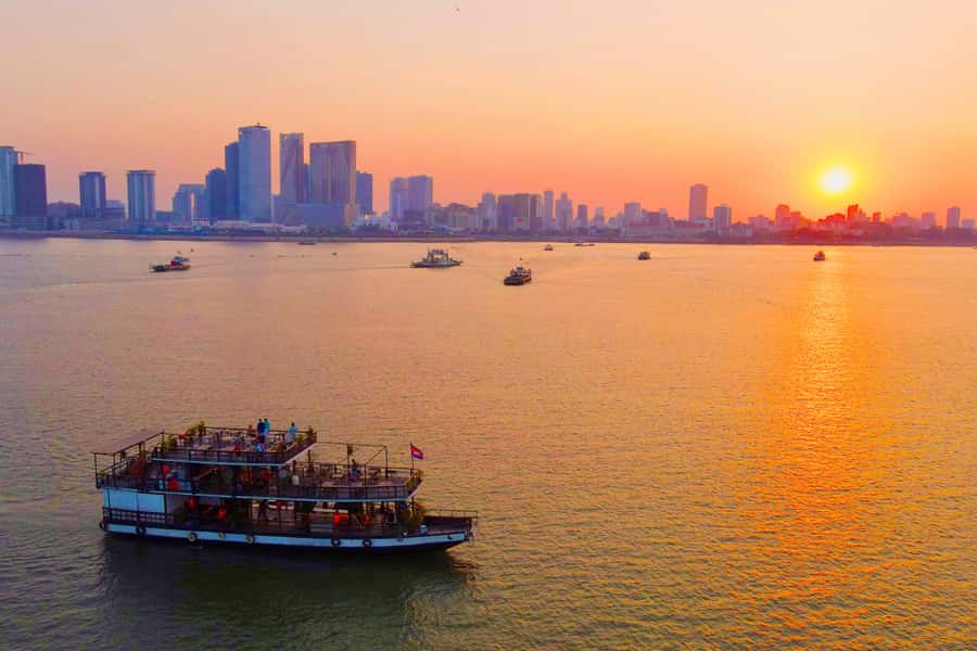 Phnom Penh: Sunset Cruise with Unlimited Beer &Fruit platter - Why this short cruise works so well in Phnom Penh