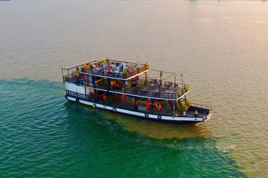 Phnom Penh: Sunset Cruise with Unlimited Beer &Fruit platter - The first half: bridges, temples, and royal Phnom Penh