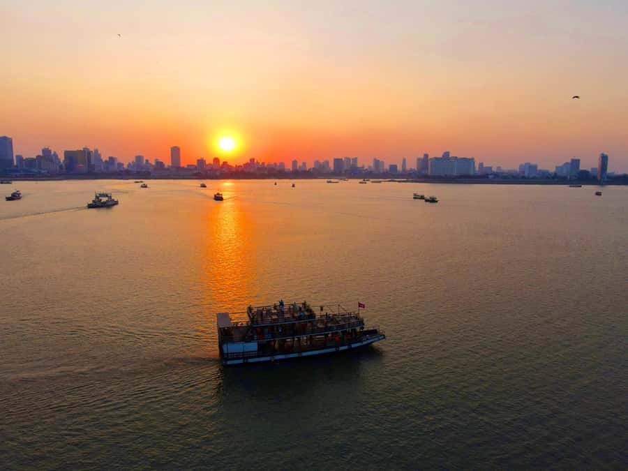 Phnom Penh: Sunset Cruise with Unlimited Beer &Fruit platter - The Four Faces River and Diamond Island
