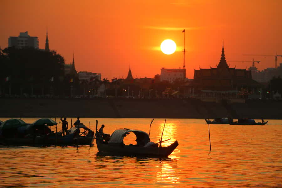 Phnom Penh: Sunset Cruise with Unlimited Beer &Fruit platter - Unlimited beer, soft drinks, and the fruit platter